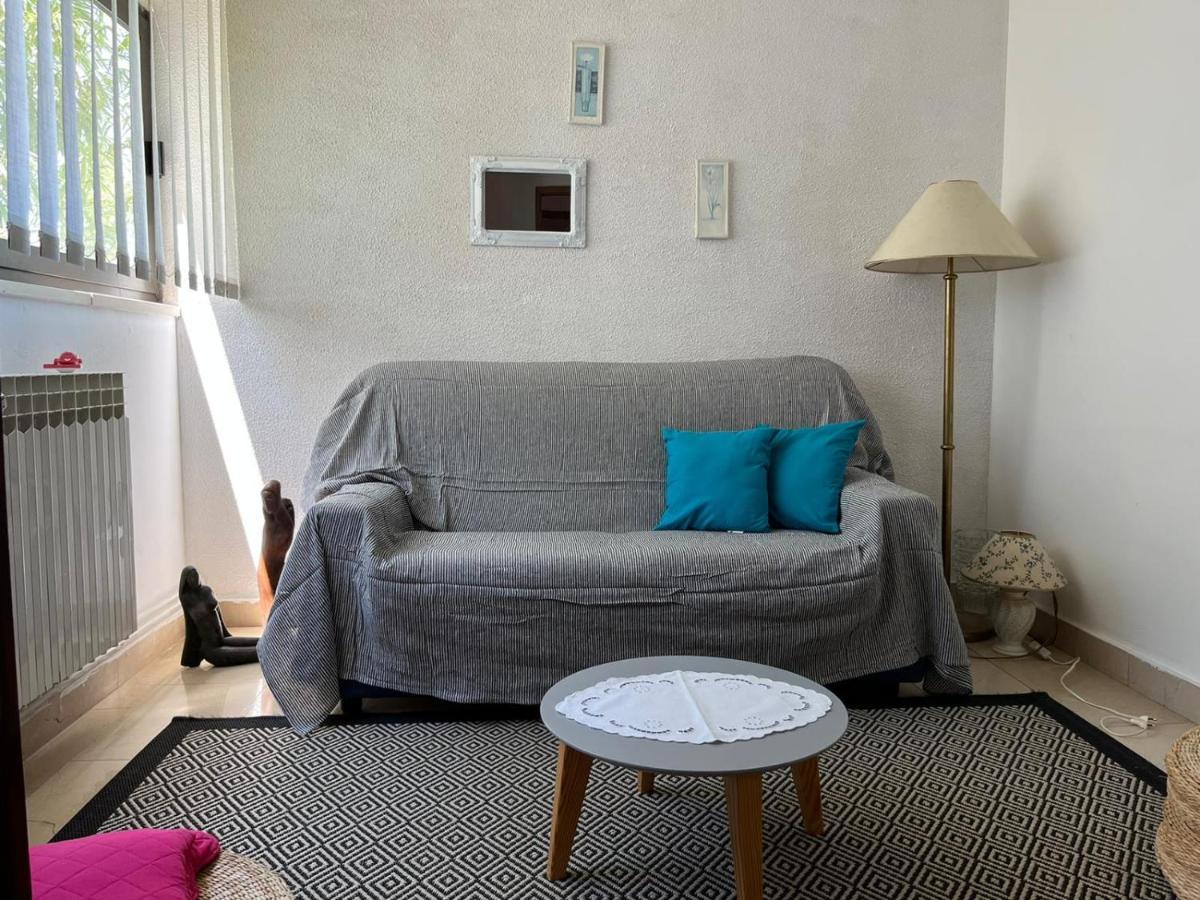Apartment With Swimming Pool Jelsa  Kültér fotó