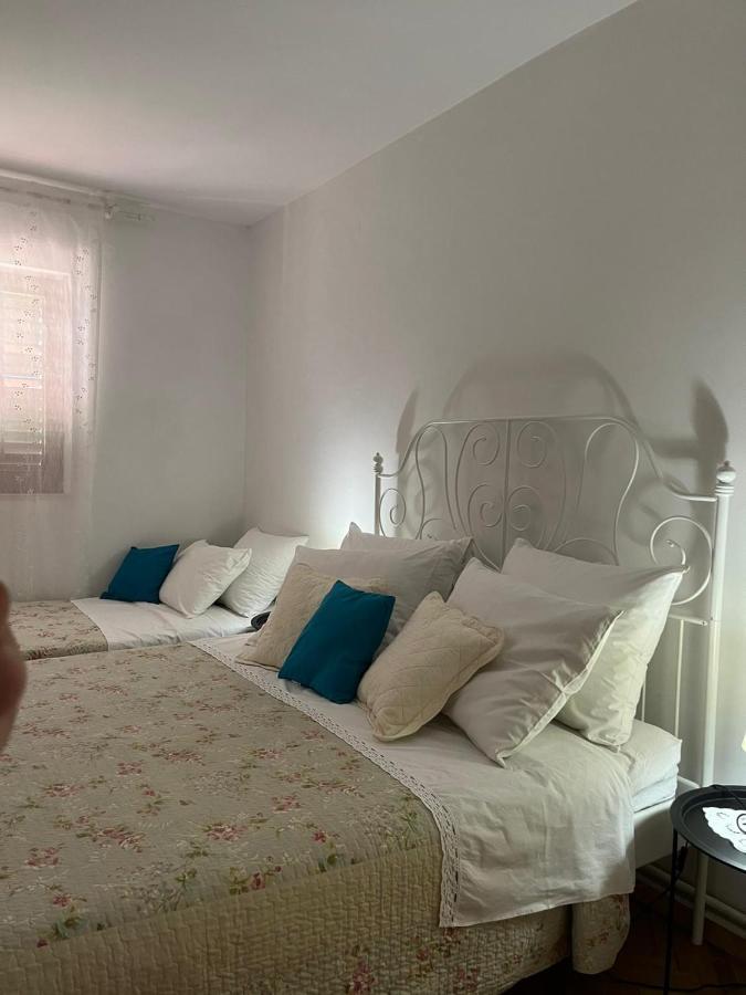 Apartment With Swimming Pool Jelsa  Kültér fotó