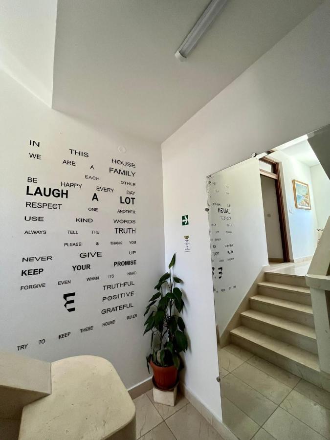 Apartment With Swimming Pool Jelsa  Kültér fotó