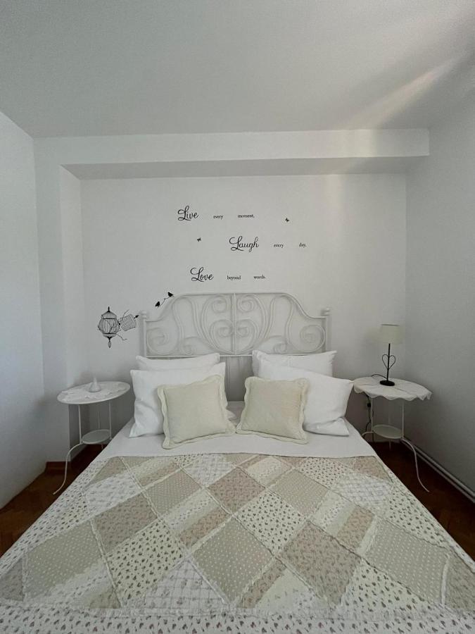 Apartment With Swimming Pool Jelsa  Kültér fotó