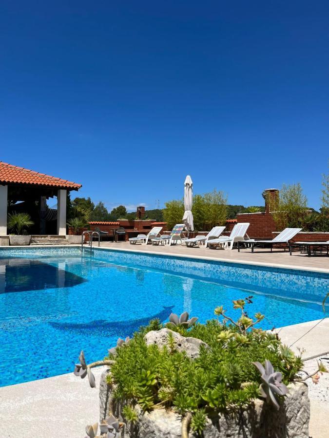 Apartment With Swimming Pool Jelsa  Kültér fotó